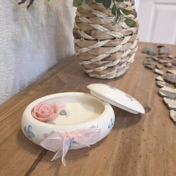 Vintage Trinket Floral Candle Box with Pink Bow & Roses Light Gardenia Scent - Picture 1 of 6